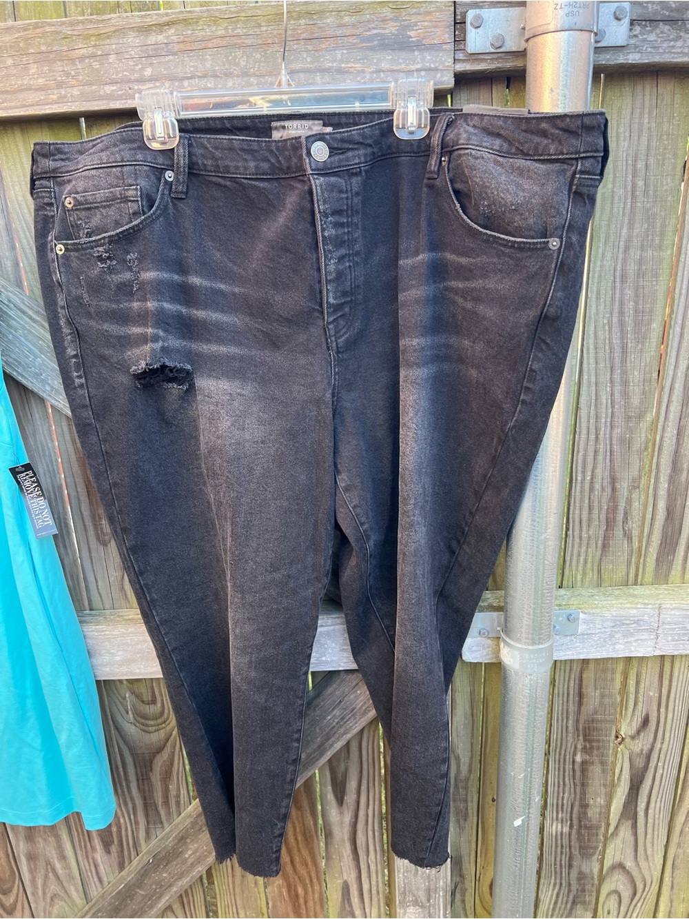 Torrid Black crop boyfriend Distressed mid rise Jeans - Picture 2 of 8